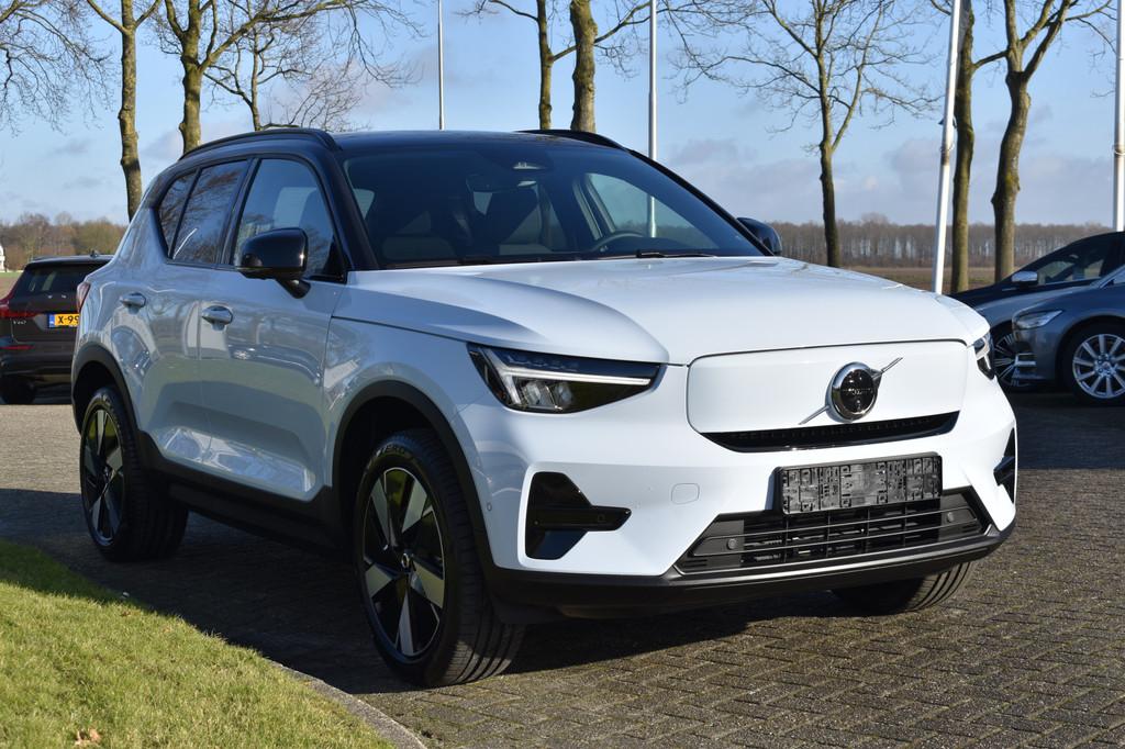 Volvo EX40 Extended Range 252PK Plus 82KWH | Visual park ass, Auto's, Volvo, Automaat, 575 km, 252 pk, Blauw