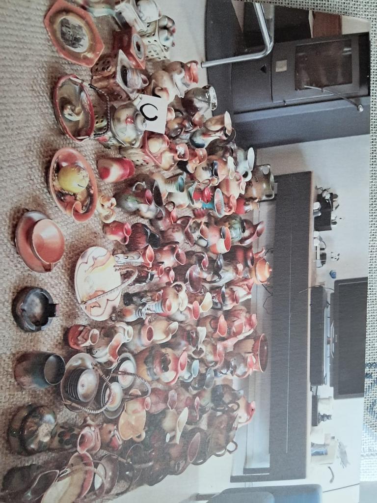 Crisis aardewerk, Ophalen