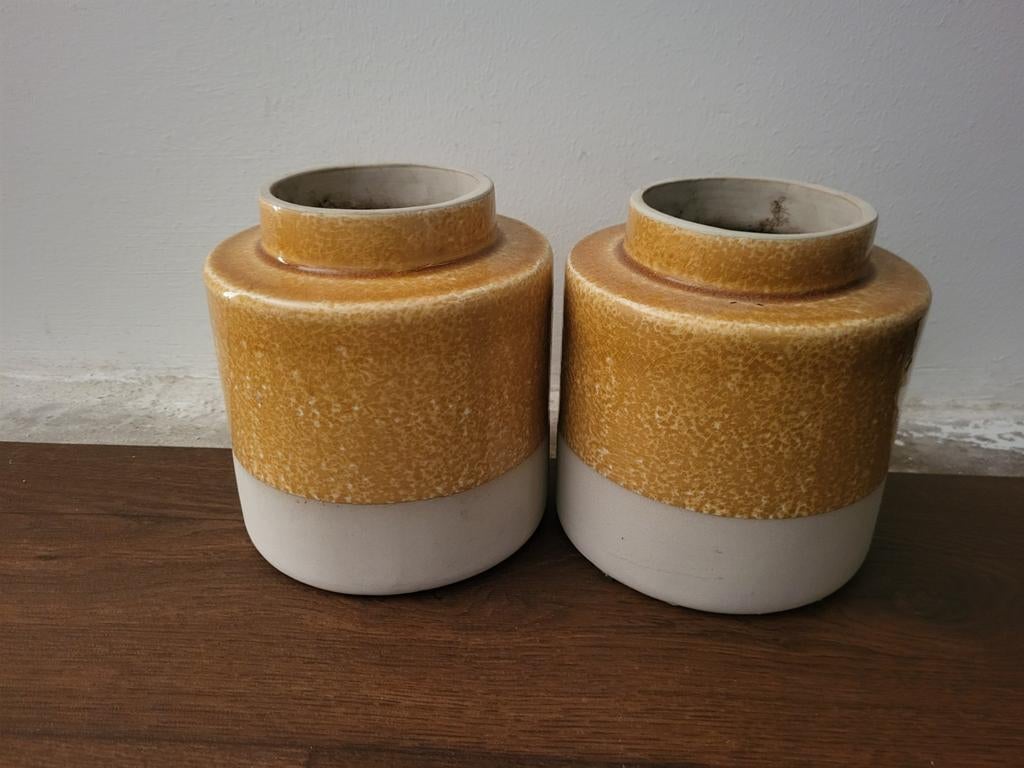 Bloempotten/ stenen vazen geel met crème 2 stuks, Ophalen, Overige kleuren, Aardewerk of Porselein, Zo goed als nieuw
