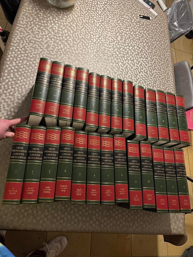 Complete Larousse encyclopedie 26 delen prachtig, Boeken, Encyclopedieën, Ophalen of Verzenden, Zo goed als nieuw, Algemeen, Complete serie