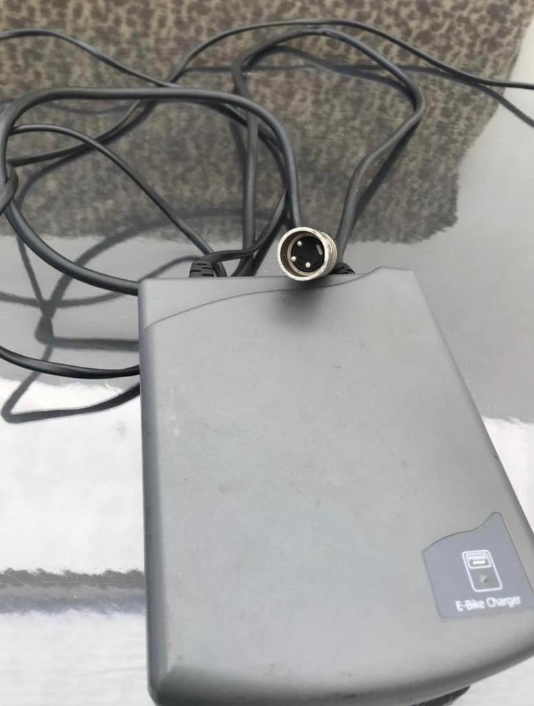 E-bike oplader sparta, Fietsen en Brommers, Ophalen of Verzenden, Gebruikt