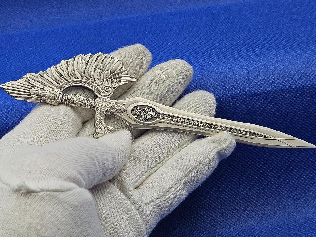 (8848) South Korea  SILVER SWORD OF St.GABRIEL  2 1/2  OUNCE, Ophalen of Verzenden, Zilver