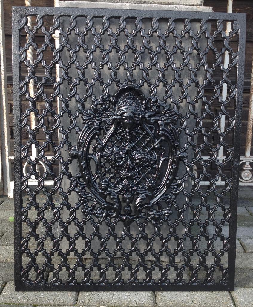 Deurrooster gietijzer Medusa 75/61 in twee kleuren., Minder dan 75 cm, Overige typen, Nieuw, Ophalen of Verzenden