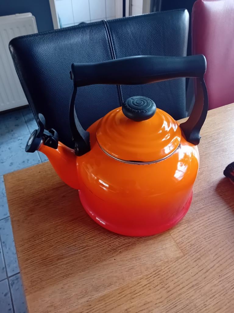 Le Creuset fluitketel - Oranje emaille, Antiek en Kunst, Antiek | Emaille, Ophalen of Verzenden