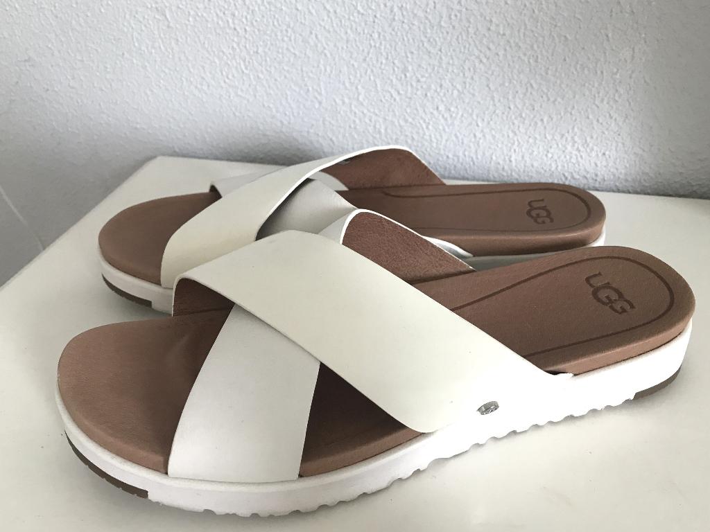UGG slippers maat 40 (vallen als 39!), Slippers, UGG, Verzenden, Wit