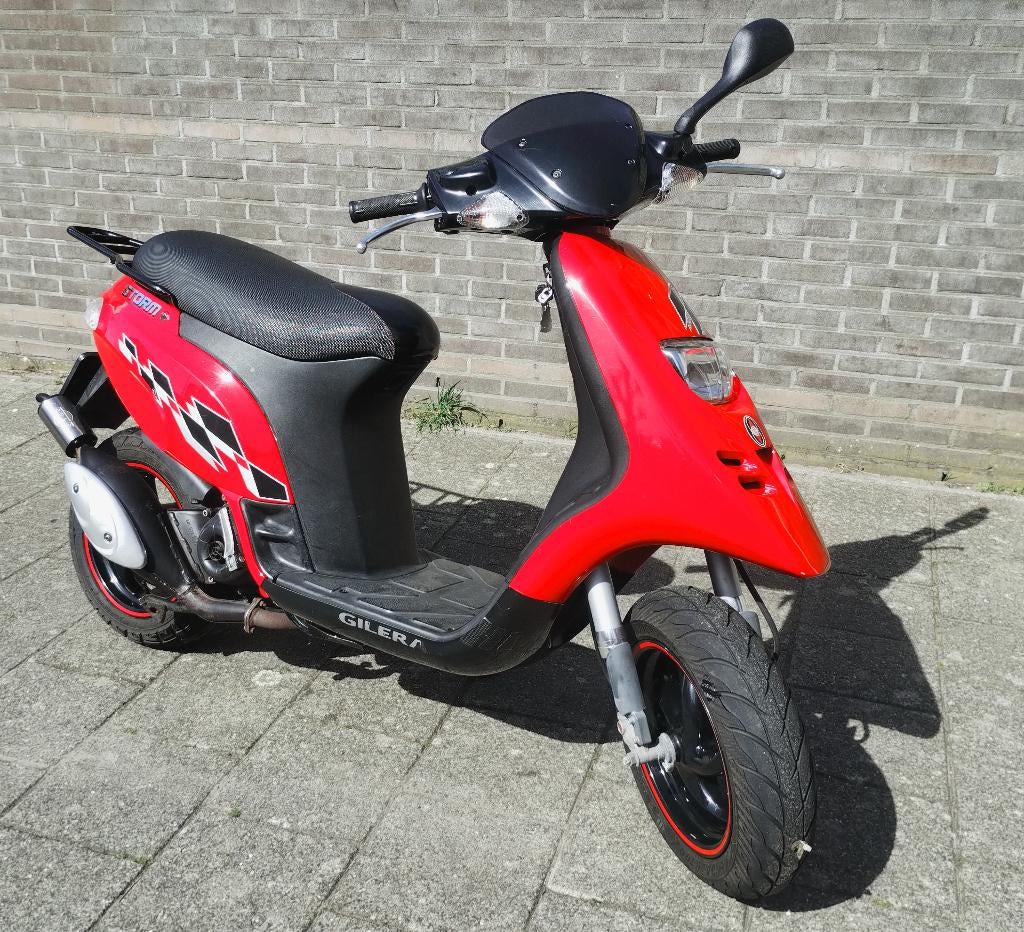 Gilera Typhoon – Storm, Fietsen en Brommers, Scooters | Piaggio, Gebruikt, Overige modellen, Maximaal 45 km/u, Benzine, Ophalen