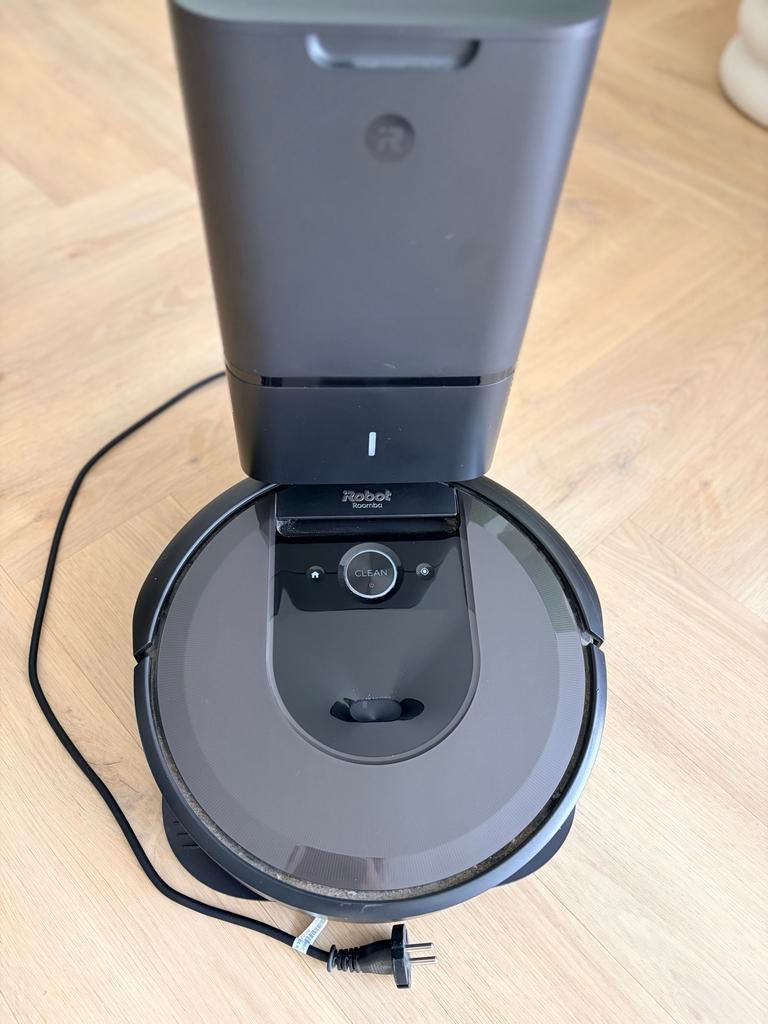 iRobot Roomba i7+ Robotstofzuiger met zelflegende basis, Ophalen of Verzenden, Gebruikt, Reservoir, Robotstofzuiger