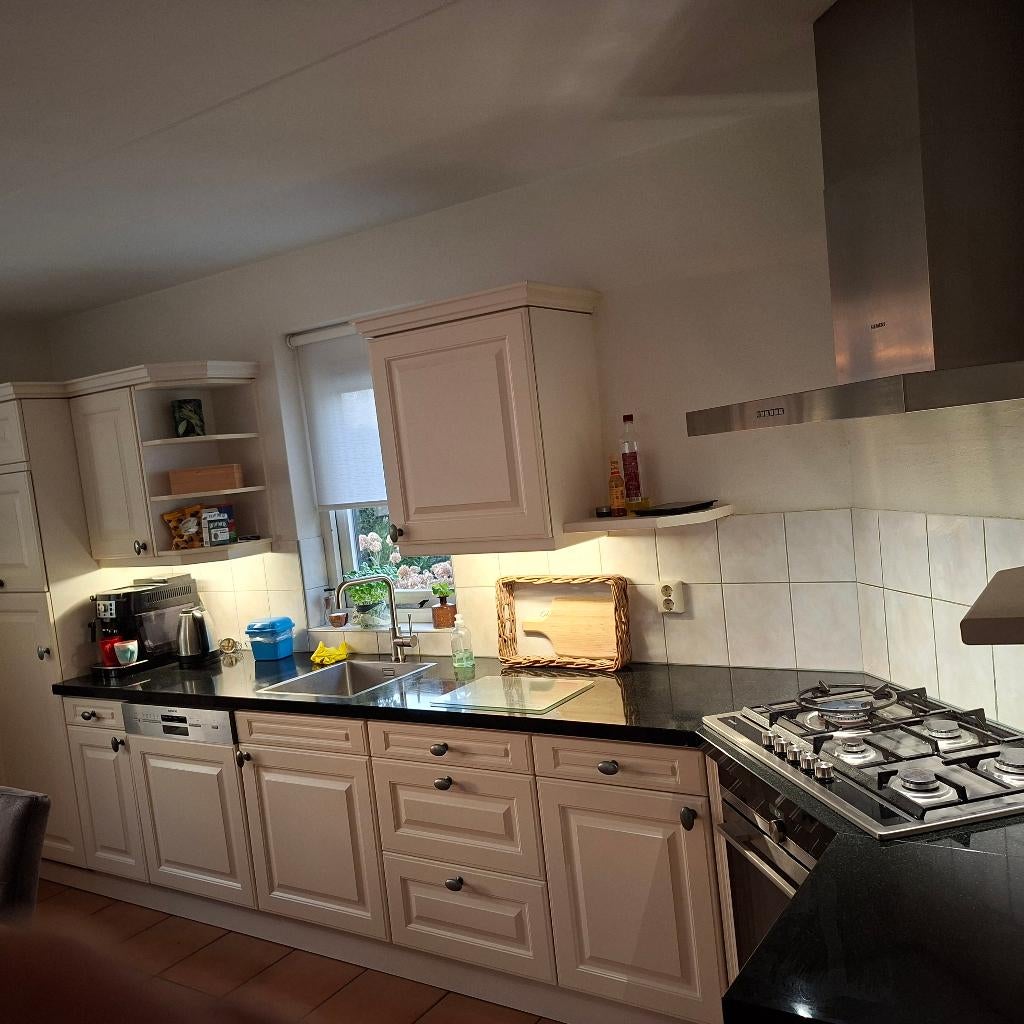 Zeer nette, complete landelijke keuken van Duitse kwaliteit, Ophalen, Gebruikt, Hoekkeuken, Graniet of Steen