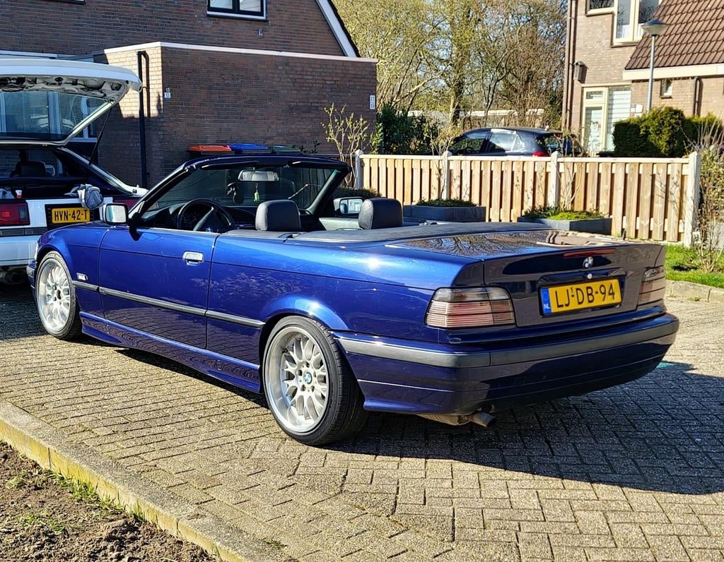 GEZOCHT M bumper voor e36 in montreal blau, Ophalen