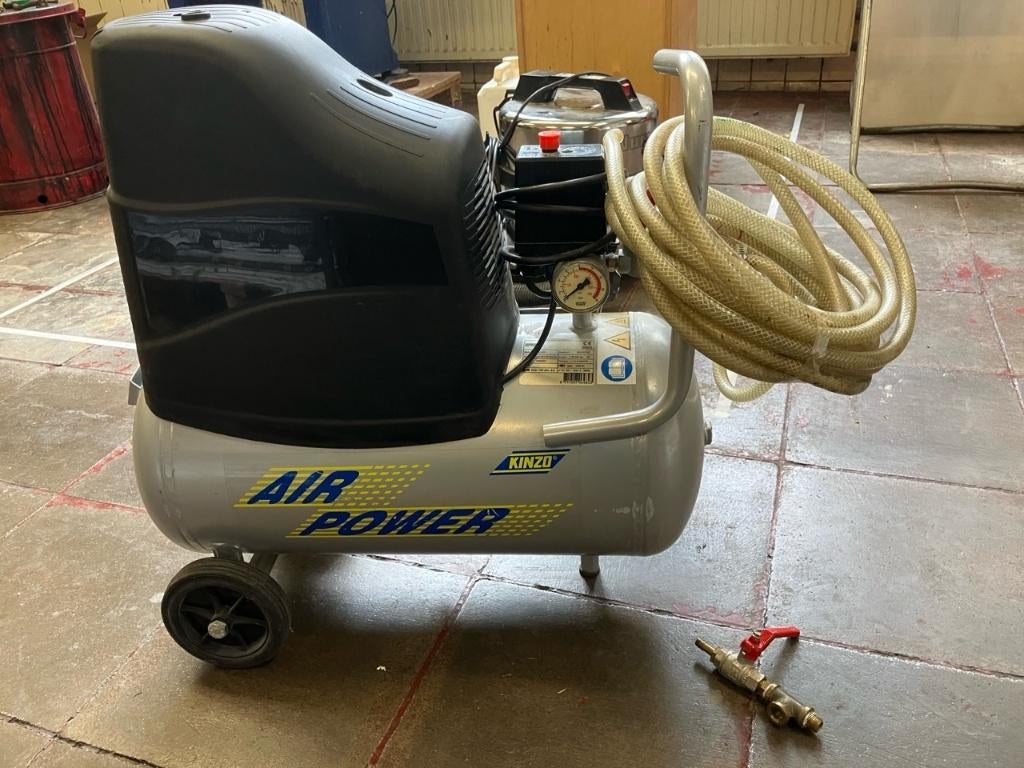 Compressor Kinzo, Doe-het-zelf en Verbouw, Ophalen, 6 tot 10 bar, Zo goed als nieuw, Minder dan 200 liter/min