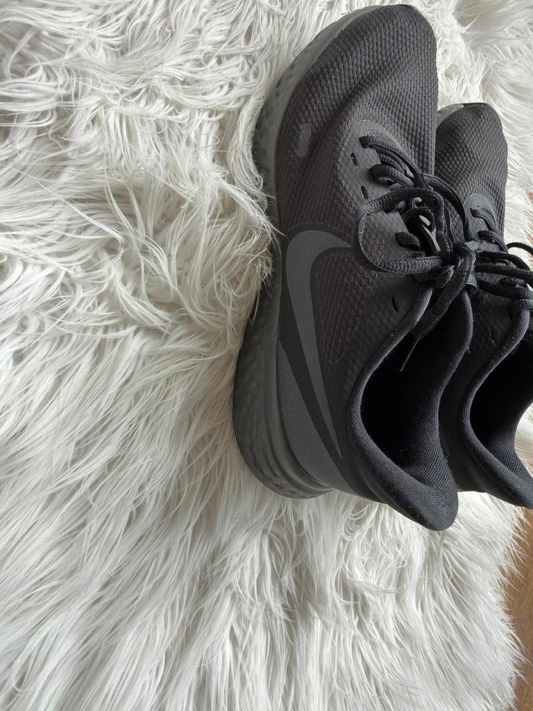 Zwarte Nike schoenen, Ophalen of Verzenden, Zo goed als nieuw, Zwart, Sneakers of Gympen