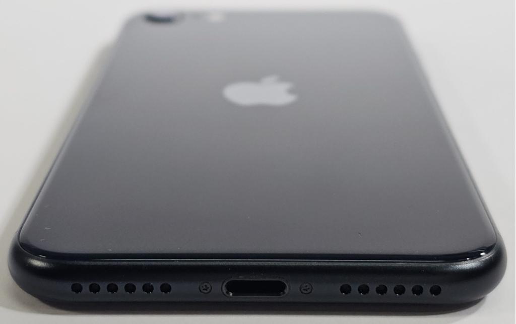 Apple iPhone SE - 64GB – Zwart - 100% | Tweedehands, Gebruikt, Ophalen of Verzenden, Contactus.ie@euro.apple.com, 64 GB