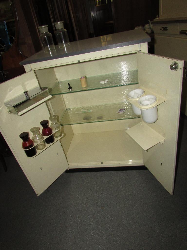 Dokterskast jaren '60 merk Maguet, Ophalen of Verzenden