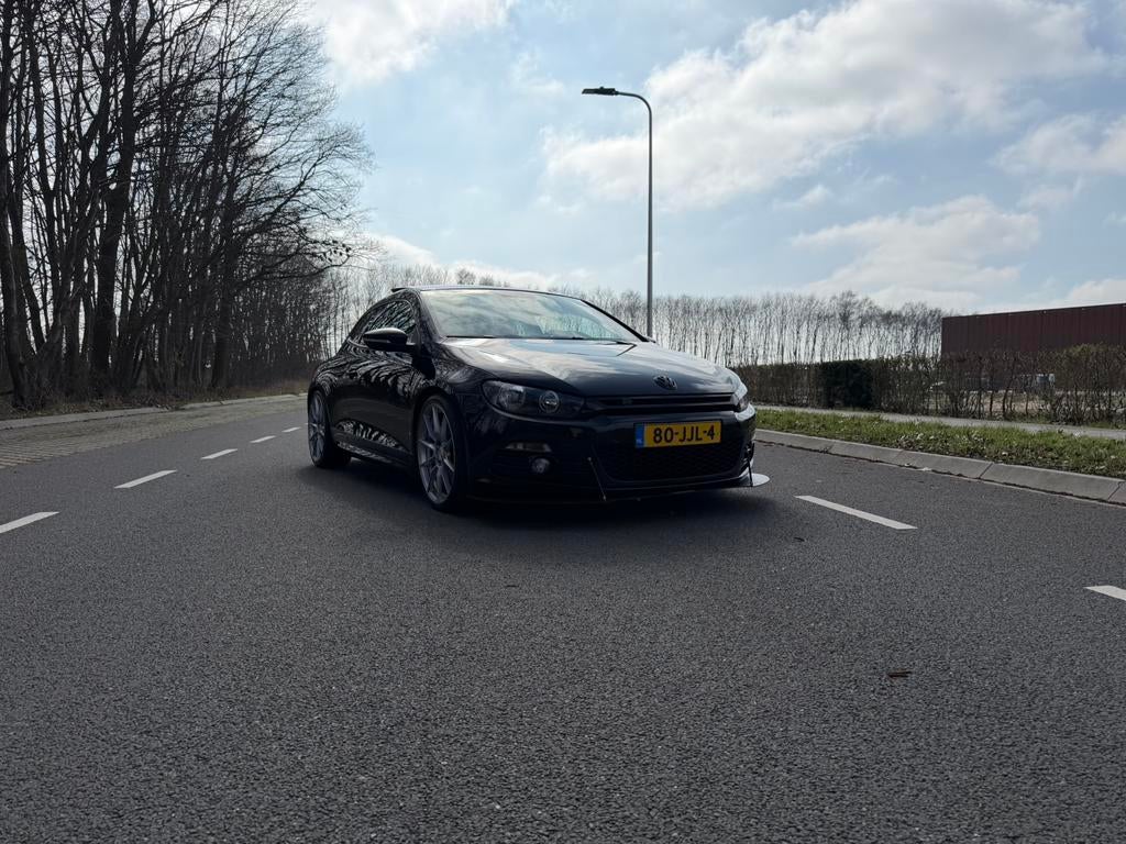 Volkswagen Scirocco 2.0 TSI DSG R uitgevoerd nieuwe apk, Auto's, Volkswagen, Zwart, 1984 cc, 4 stoelen, Zwart