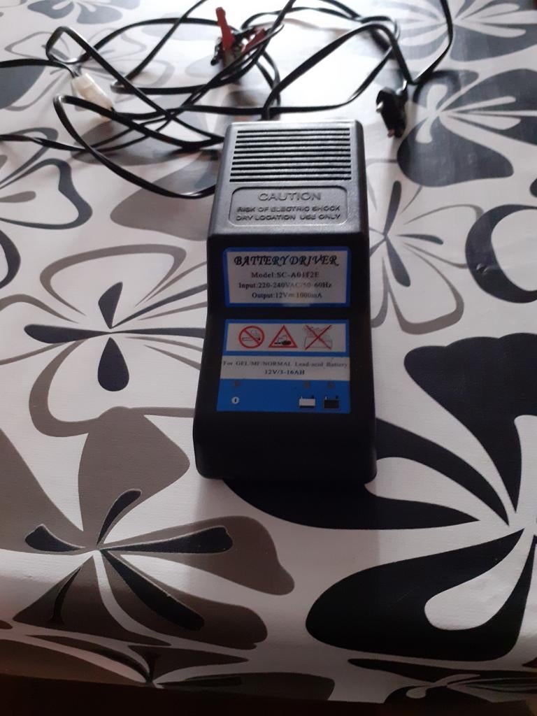 Acculader 1, Caravans en Kamperen, Caravan accessoires, Ophalen, Gebruikt