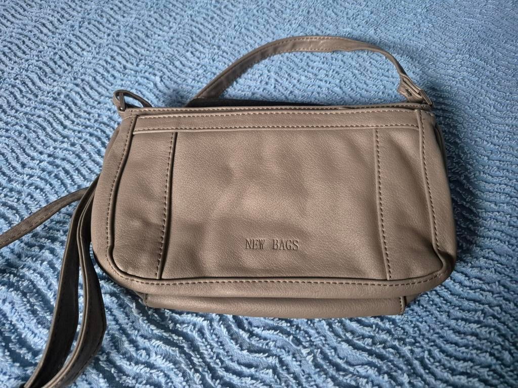 Mooi compact tasje, kleur grijs, Sieraden, Tassen en Uiterlijk, Tassen | Damestassen, Ophalen of Verzenden, Zo goed als nieuw