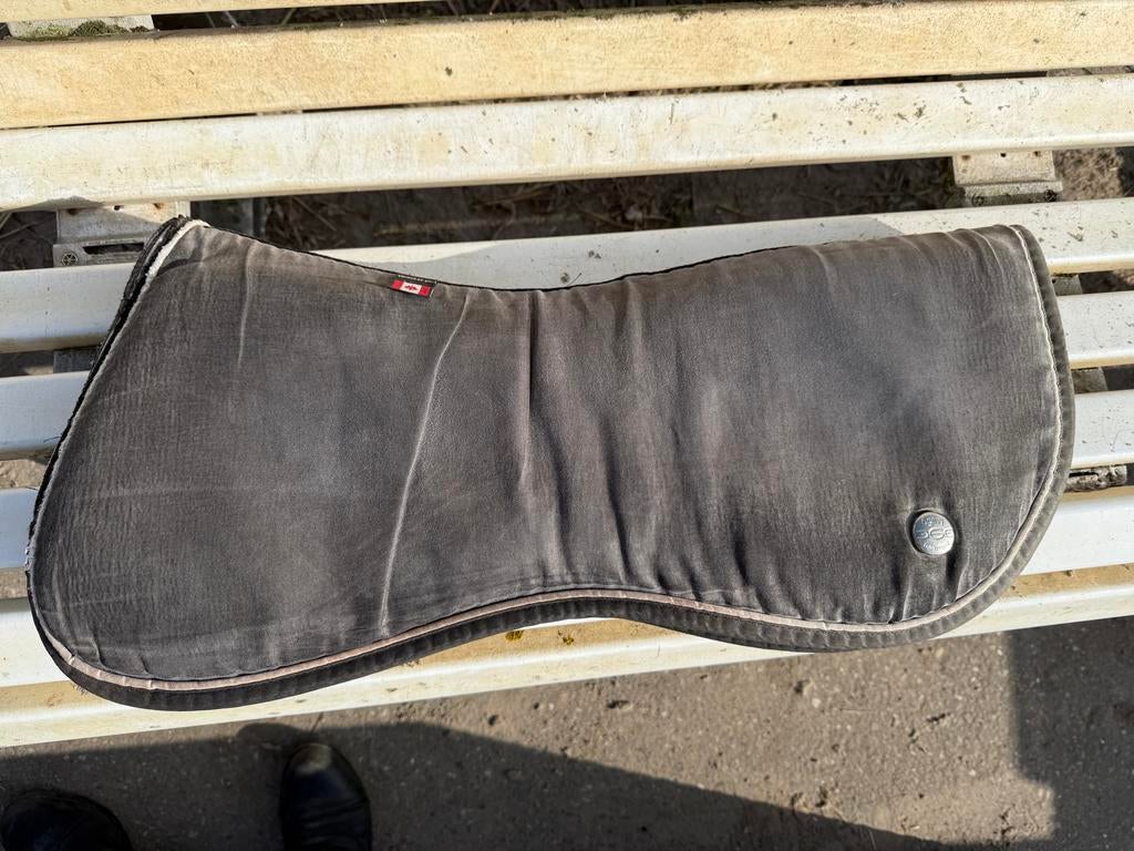 Ogilvy Equestrian half pad, Dieren en Toebehoren, Full (L), Schokabsorberend, Gebruikt, Overige merken