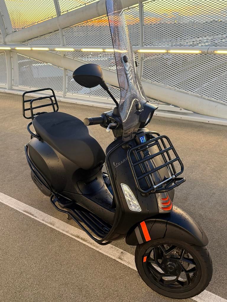 Vespa Sprint mat zwart, Ophalen, Overige modellen, Maximaal 45 km/u, Zo goed als nieuw