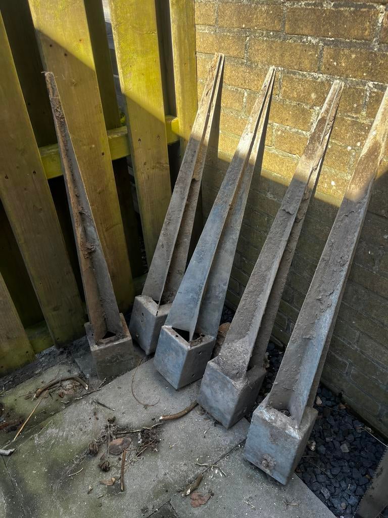 Paalhouder met punt gegalvaniseerd 12x12cm, Ophalen, Gebruikt, Minder dan 180 cm, Palen