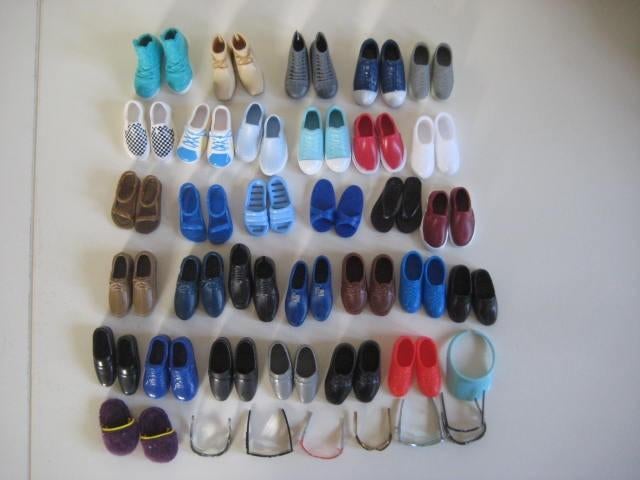 Ken/Barbie schoenen 30 stuks+ kleding Vintage jaren '70, Kinderen en Baby's, Speelgoed | Poppen, Zo goed als nieuw, Babypop, Ophalen of Verzenden