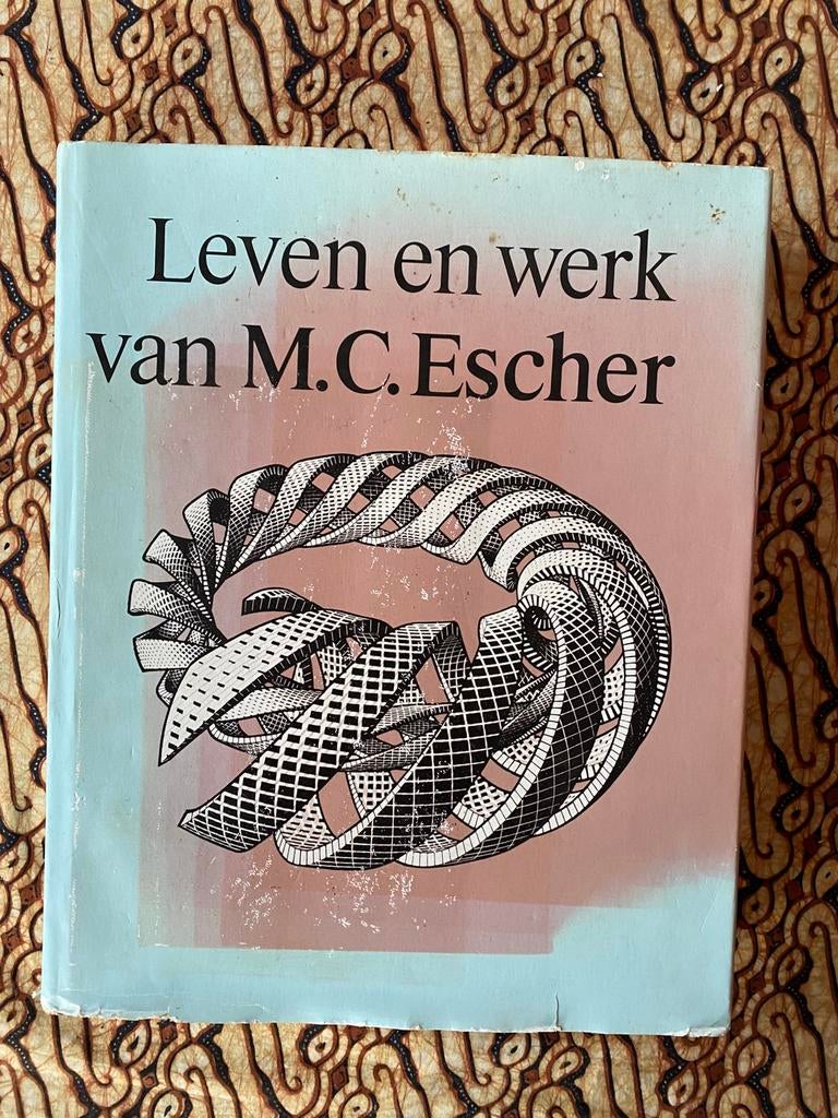 BOEK: LEVEN EN WERK VAN M.C.ESCHER, Boeken, Ophalen of Verzenden, Gelezen, Grafische vormgeving, M.C. Escher