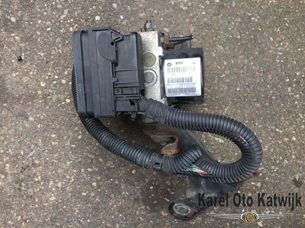 ABS Pomp Chrysler Voyager 2001-2008, Gebruikt, -, Ophalen of Verzenden, -
