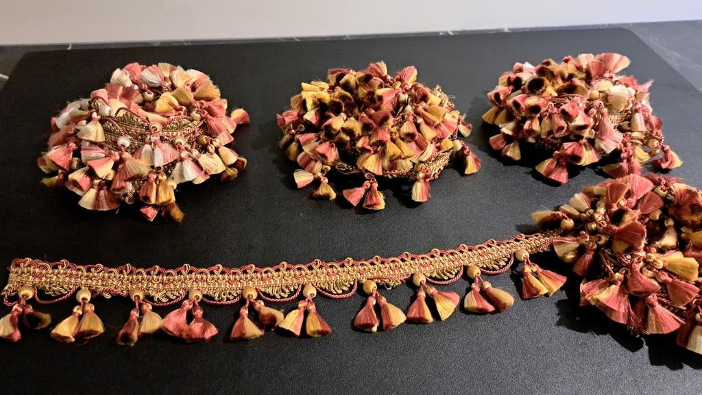 Sierband rood/goudkleur, Hobby en Vrije tijd, Naaien en Fournituren, Ophalen of Verzenden, Gebruikt, Garen of Naald(en)