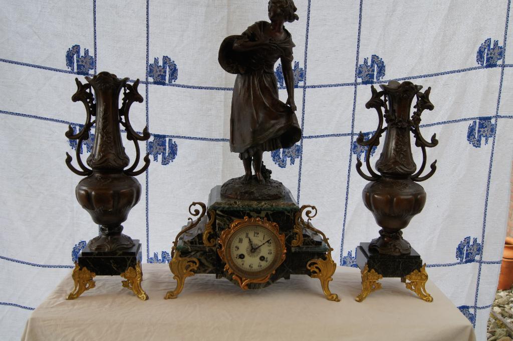 Klokstel met vazen, Antiek en Kunst, Ophalen of Verzenden