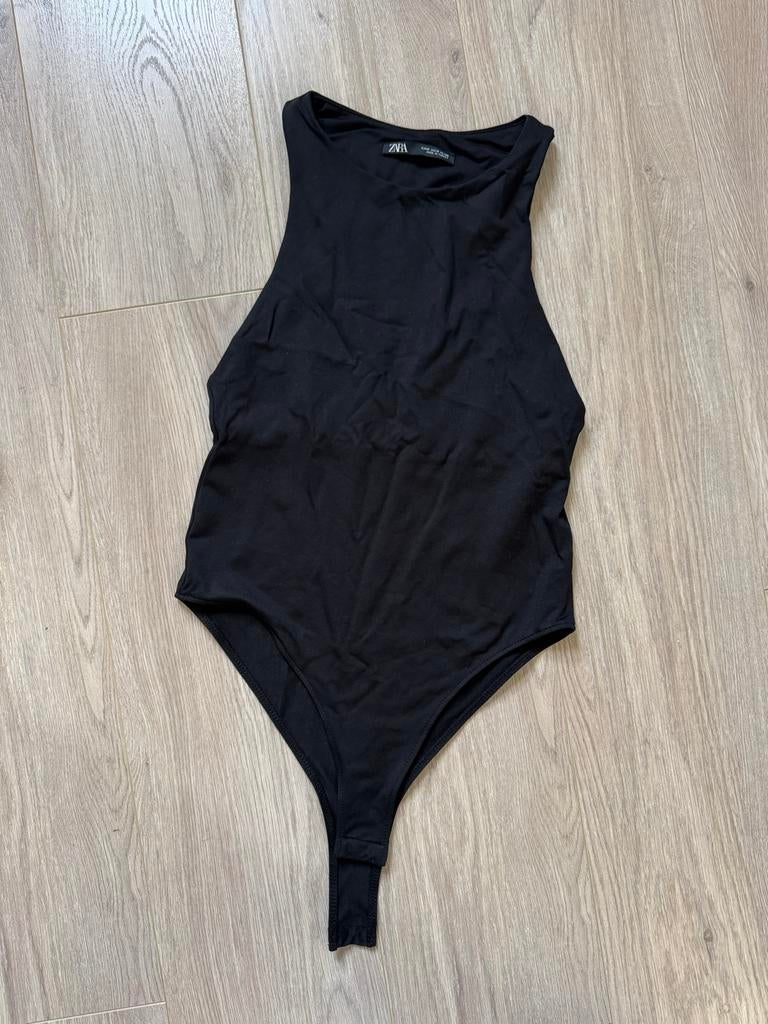 Zwarte body van Zara, maat M, Kleding | Dames, Maat 38/40 (M), Zwart, Ophalen of Verzenden, Zonder mouw