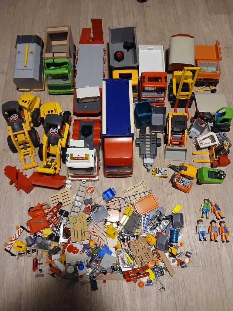 Grote partij Playmobil vrachtwagens en bouwmachines, Ophalen of Verzenden, Gebruikt