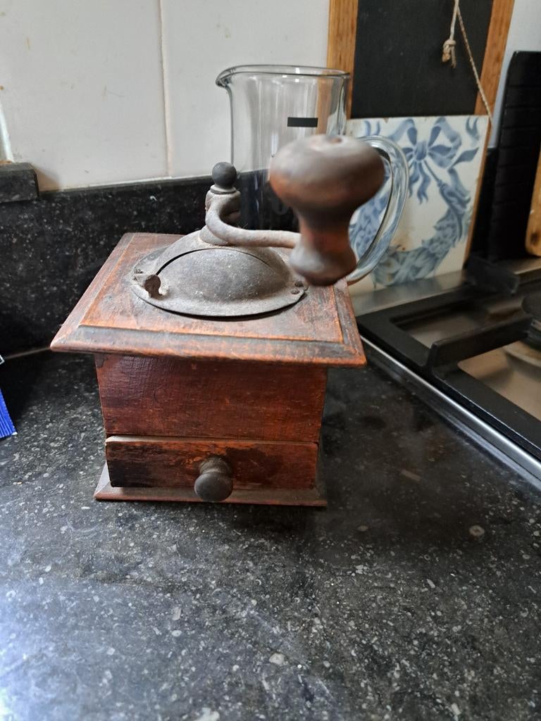 Antieke koffiemolen, Antiek en Kunst, Curiosa en Brocante, Ophalen of Verzenden