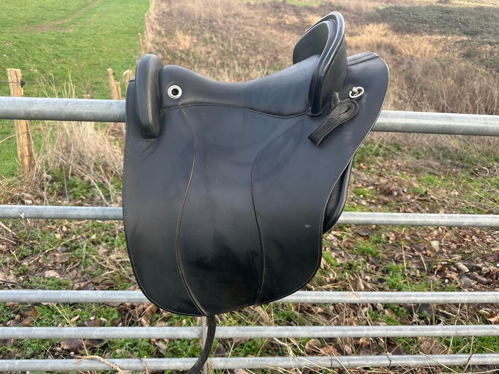 Massimo Trail 18,5 inch & Deuber en Partner Ronda S2, Dieren en Toebehoren, Paarden en Pony's | Zadels, Ophalen of Verzenden, Zo goed als nieuw