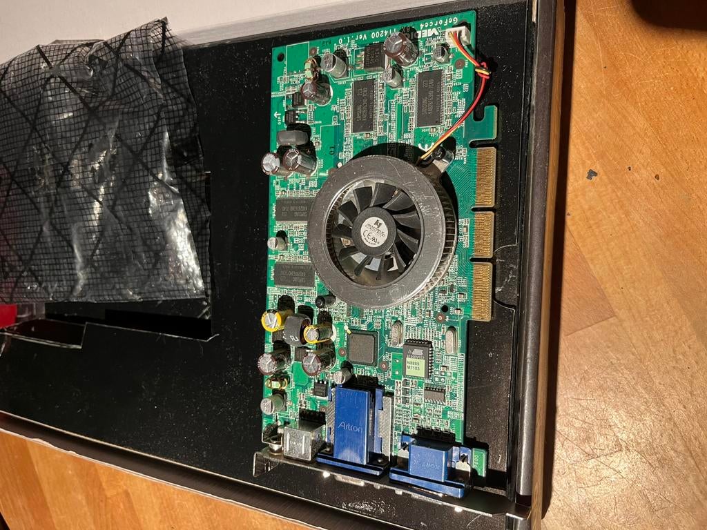 Club 3D Radeon 9600 – 256MB DDR – 8x AGP – TV Out & DVI, Ophalen of Verzenden, Gebruikt, GDDR, DVI