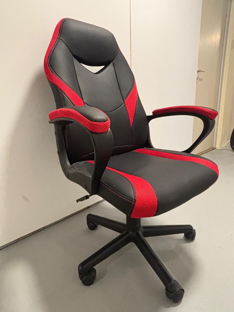 Office chair, rolling, black with red features., Ophalen, Zwart, Zo goed als nieuw, Bureaustoel