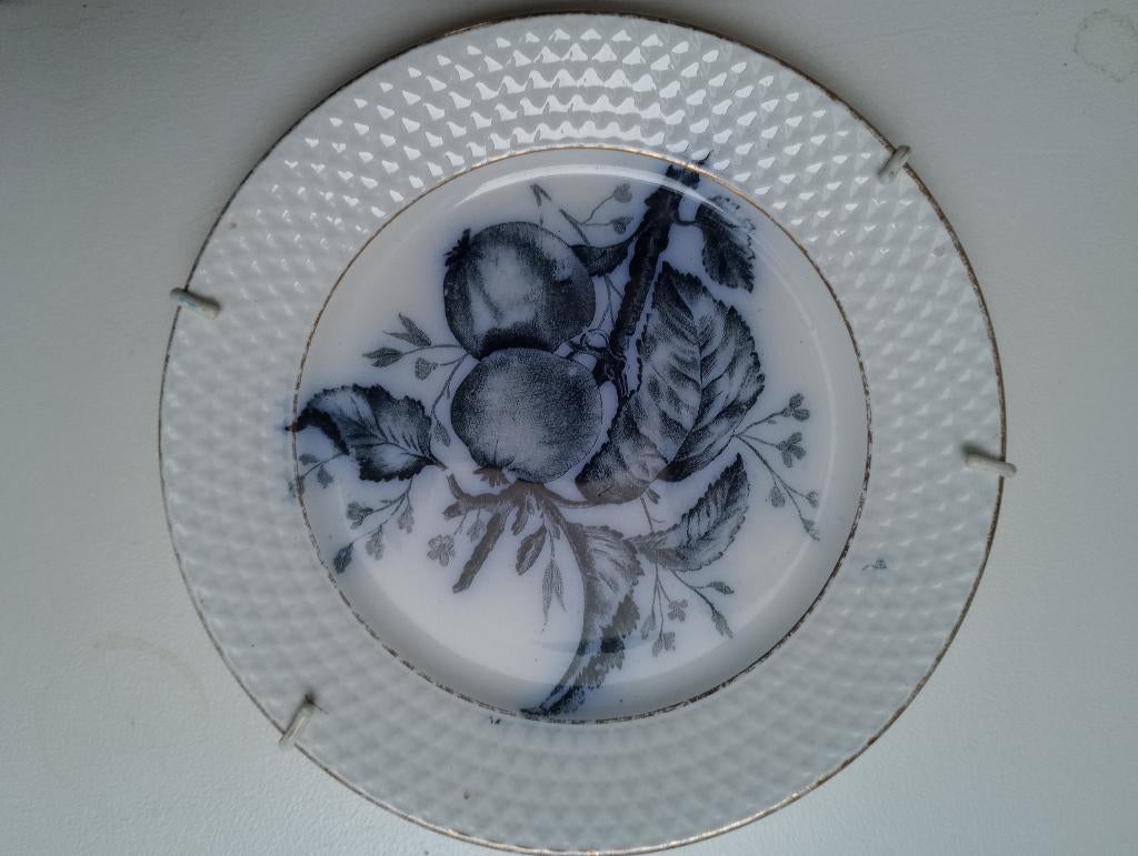 Wandbord Maastrichts aardewerk fruit, Ophalen of Verzenden