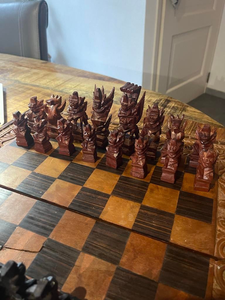 Prachtig handgesneden houten schaakspel, Ophalen