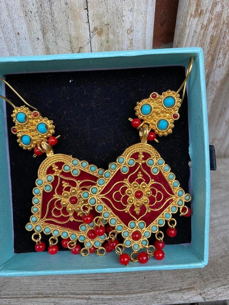 Prachtige hand gemaakte oorbellen 18-24 karaat goud verguld., Hangers, Nieuw, Ophalen of Verzenden, Met edelsteen