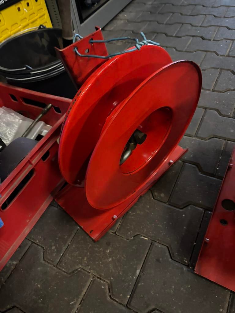 Automatische lucht, olie of vet haspels. 3 stuks muur beugel, Ophalen, Gebruikt