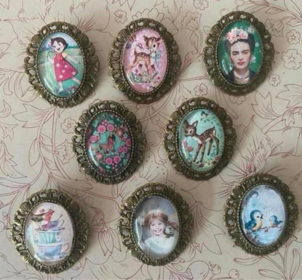 Broche Frida Kahlo Pippi Langkous Bambi Pip tante Betsy enz, Ophalen of Verzenden, Nieuw, Minder dan 4 cm, Overige materialen