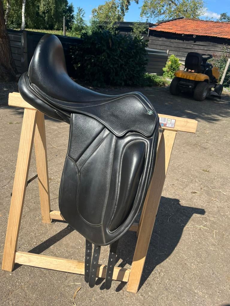 Graziozo zadel nieuwstaat 17.5 inch, Dieren en Toebehoren, Paarden en Pony's | Zadels, Ophalen of Verzenden, Zo goed als nieuw