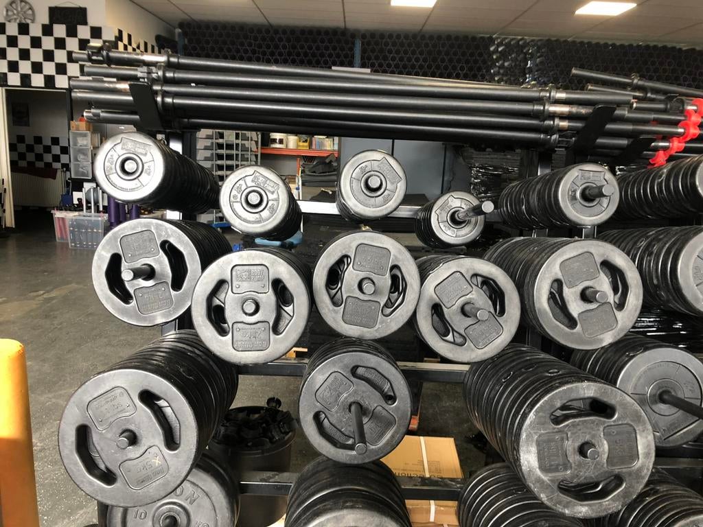 10 x les mills bodypump set incl rek, Sport en Fitness, Gebruikt, Les mills, Met rek, Halterset