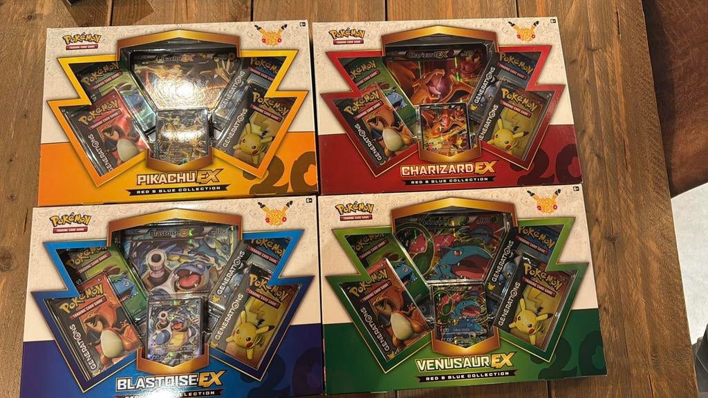 Generations Red & Blue collection, Hobby en Vrije tijd, Verzamelkaartspellen | Pokémon, Ophalen of Verzenden, Zo goed als nieuw