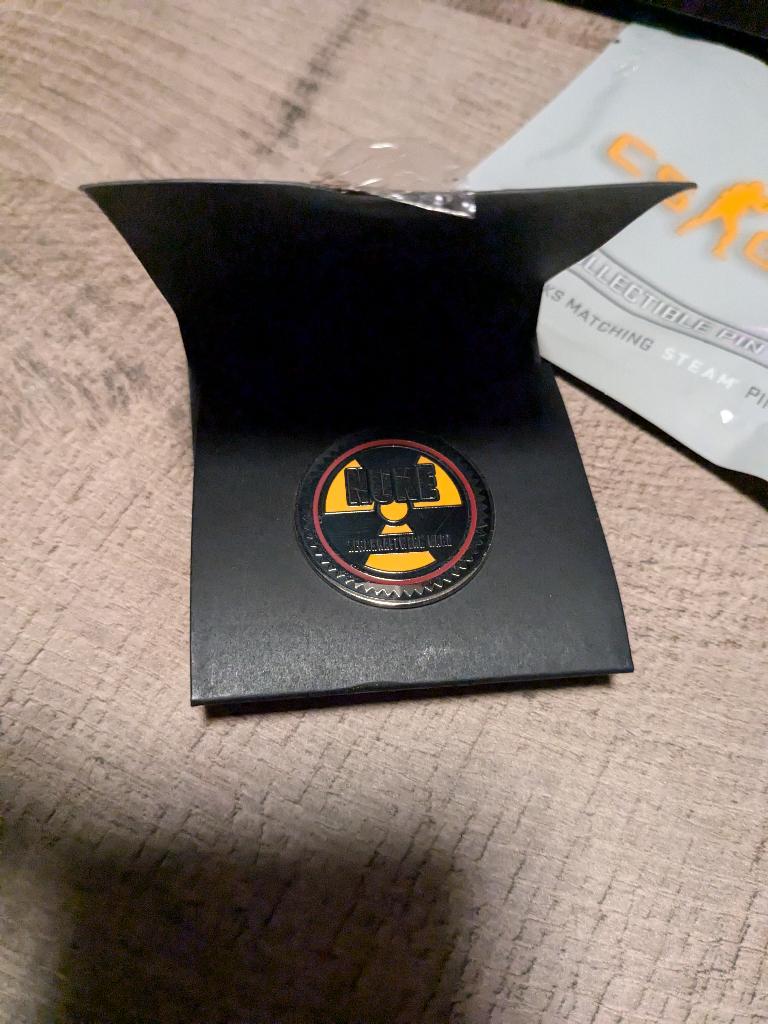 CS:GO Series 1 NUKE Pin met ongebruikte code, Ophalen of Verzenden, Nieuw