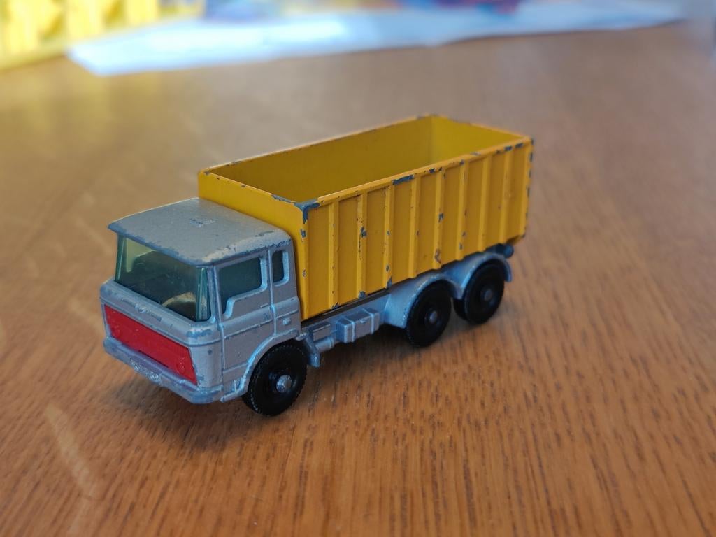 Matchbox DAF Tipper Container Truck, Ophalen of Verzenden, Zo goed als nieuw, Bus of Vrachtwagen