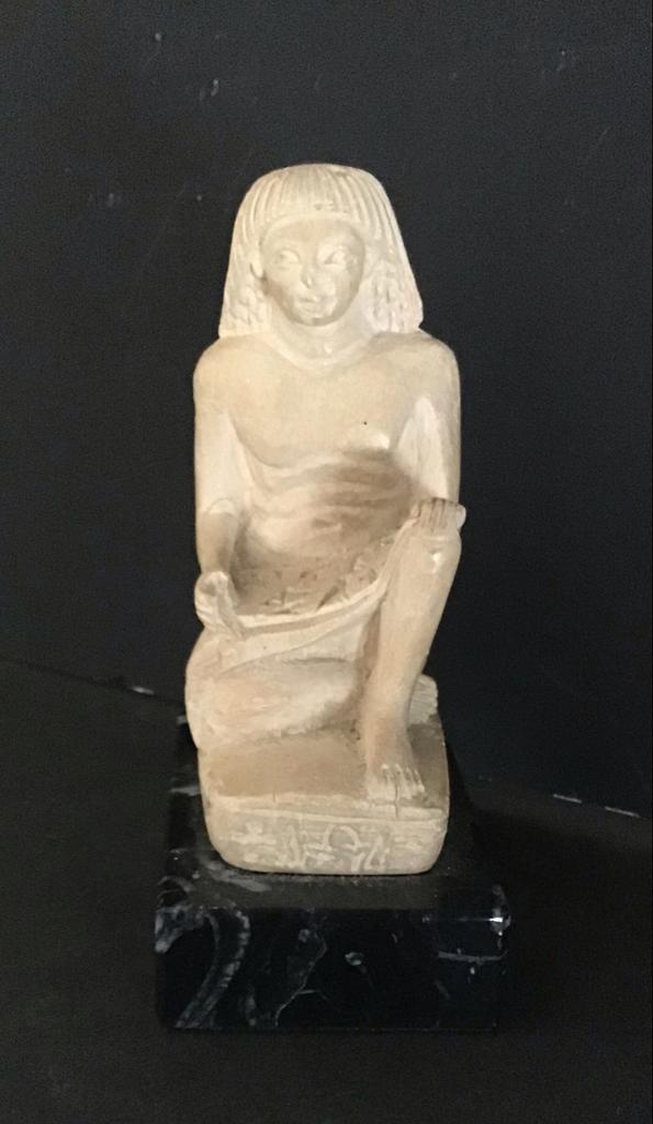 Egyptisch beeldje Priester Nakhtsebek - Replica, Antiek en Kunst, Kunst | Beelden en Houtsnijwerken, Ophalen of Verzenden