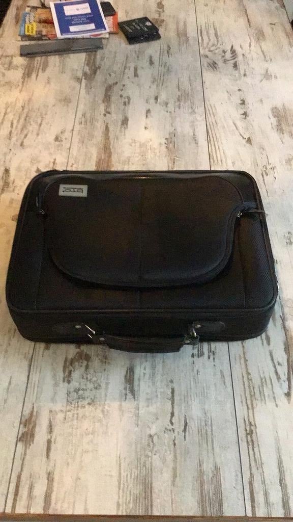 Laptoptas, Computers en Software, Ophalen, 17 inch of meer, Zo goed als nieuw