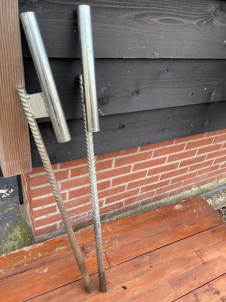 Aangeboden twee pinnen voor droogmolen of vlaggenstokhouders, Ophalen of Verzenden, Zo goed als nieuw, Droogmolen