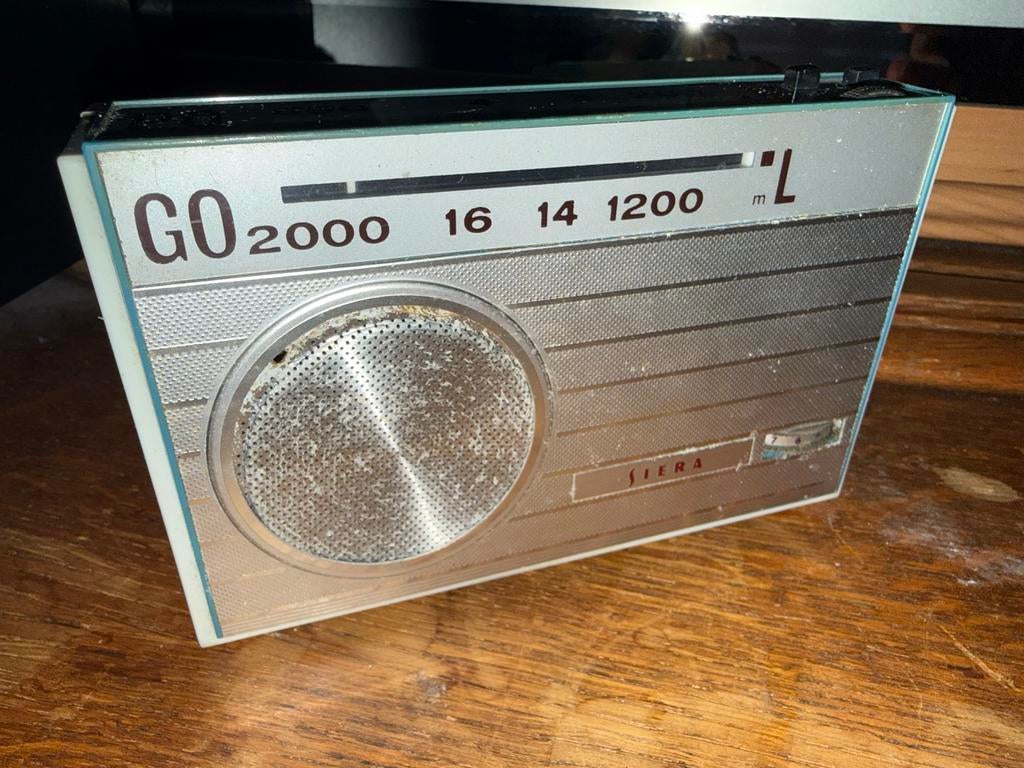 Vintage Siera GO 2000 Transistorradio met hoes, Ophalen of Verzenden, Zo goed als nieuw, Transistorradio