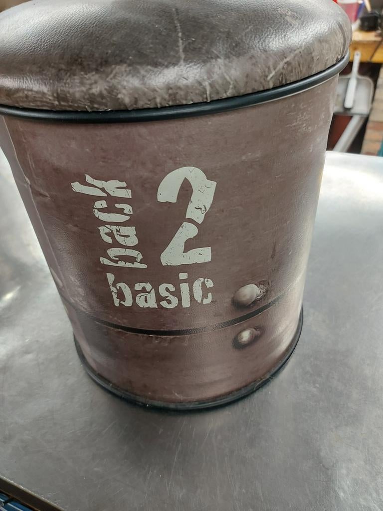 Prullenbak met RAW en Back 2 Basic opdruk, Ophalen, Gebruikt, Metaal, Minder dan 50 cm