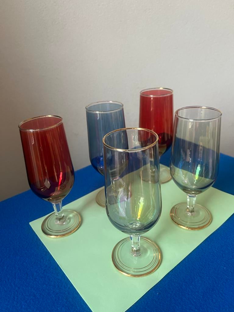 Set van 5 gekleurde glazen met gouden rand, Ophalen of Verzenden